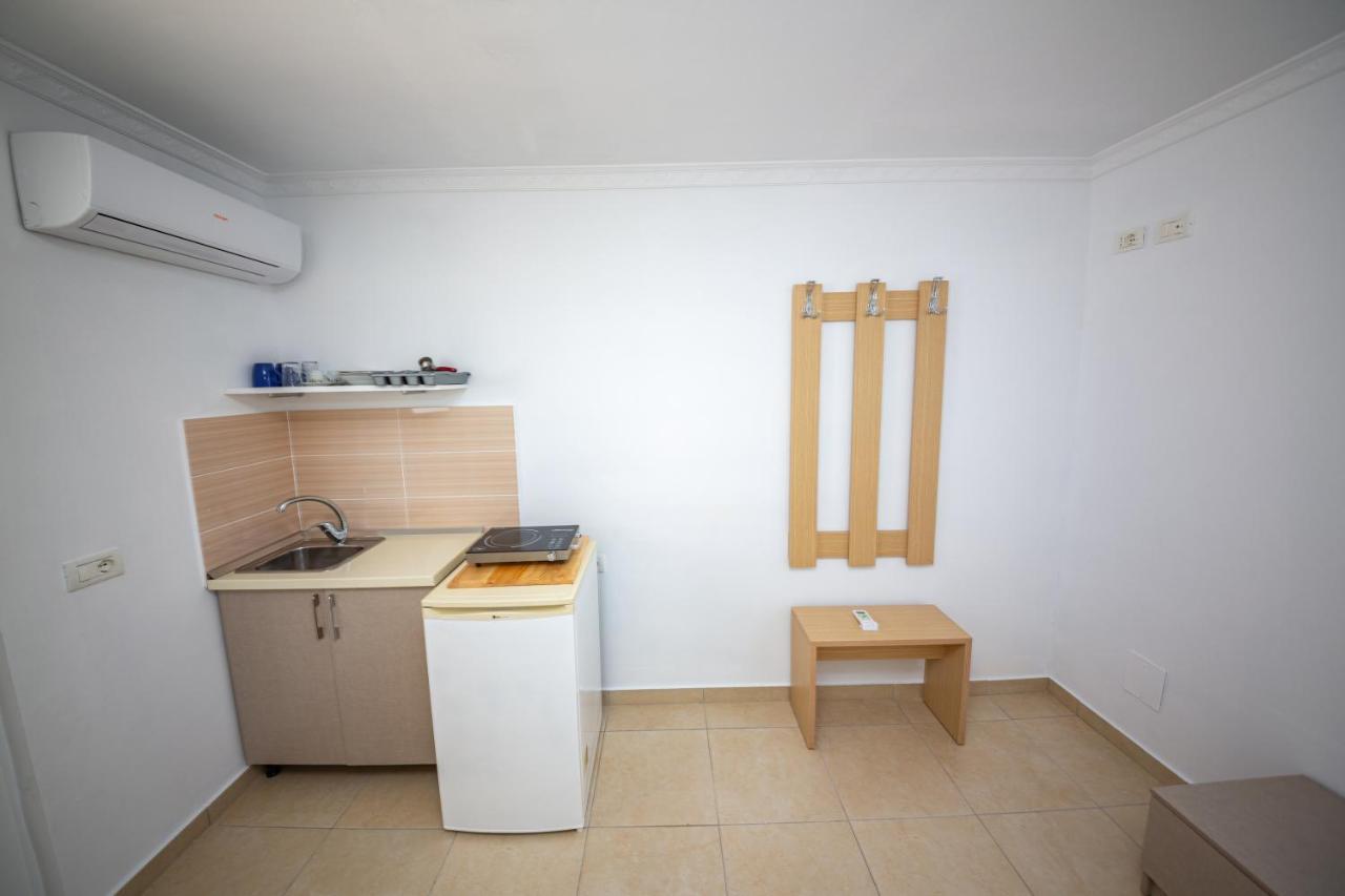 Himara Apartments *